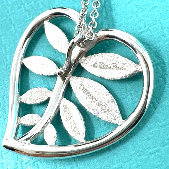 Authentic Tiffany & co. Paloma Picasso Villa Palm Leaf Pendant Necklace. - Picture 8 of 13